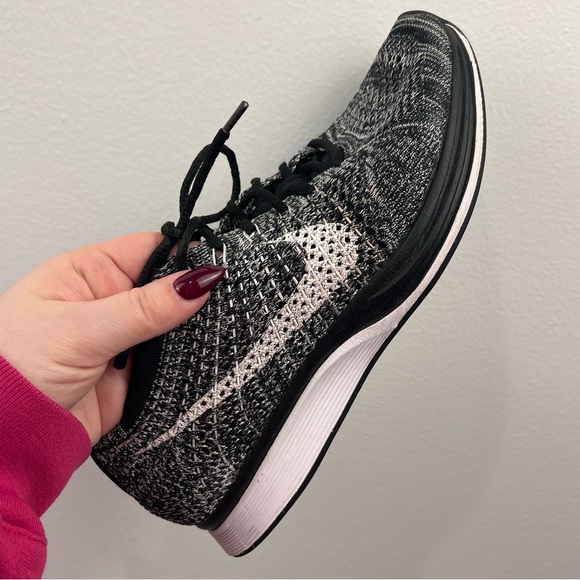Nike Flynit Racer Oreo 2.0 Tennis Shoes Size 6 - Picture 9 of 15